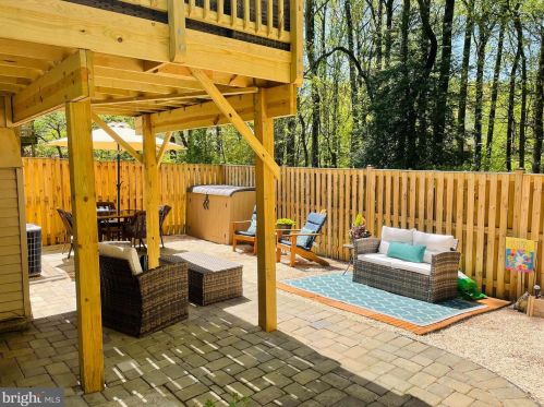 6100 Heron Pond Ct, Springfield VA  22015-3738 exterior