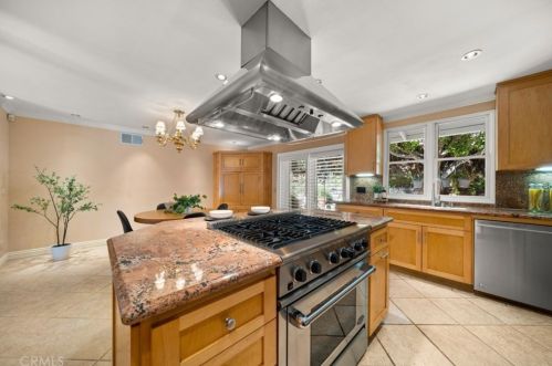 2921 Graceland Way, Glendale CA 91206-1332 exterior