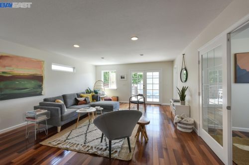 285 Stoakes Ave, San Leandro CA 94577-1735 exterior