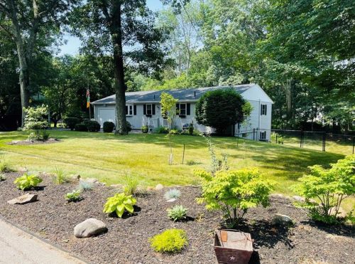 36 Colvintown Rd, Coventry, RI 02816-8508