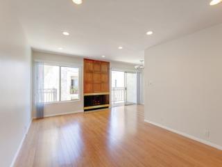 11656 Montana Ave, Los Angeles CA  90049-4662 exterior