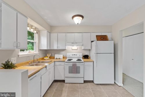 12713 Wesley Dr, Fredericksburg, VA 22407-2135