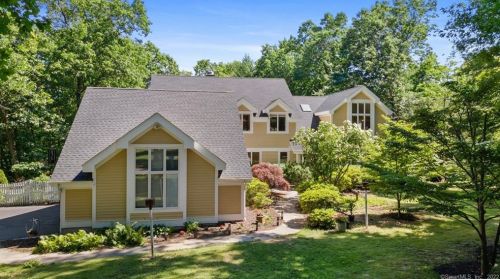 10 Blenheim Ter, Farmington, CT 06032-1454