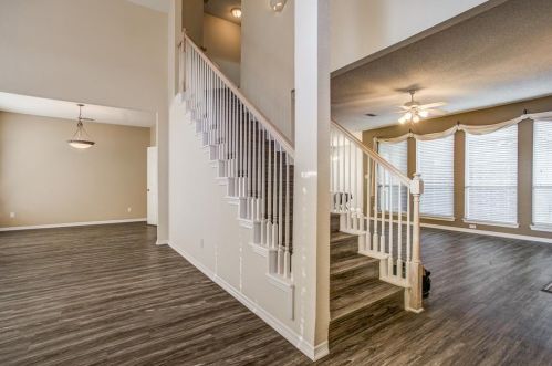 4149 Creekmeadow Dr, Carrollton TX  75010-1110 exterior