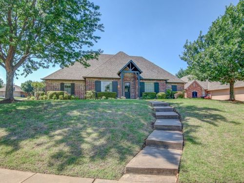 116 Lakeview Ct, Edmond, OK 73003-3079