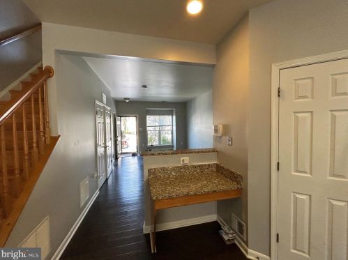 2423 Dew Meadow Ct, Herndon VA  20171-3079 exterior