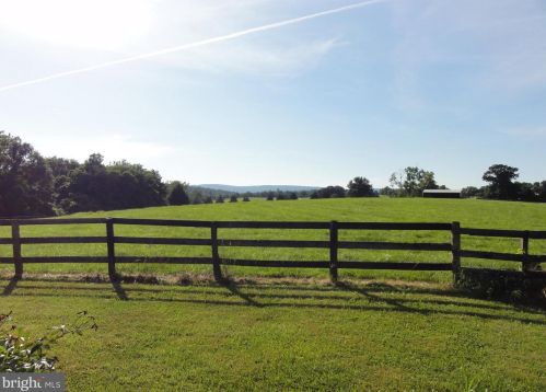 18364 Silcott Springs Rd, Purcellville, VA 20132-3908