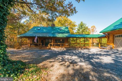2201 Apple Harvest Dr, Hedgesville, WV 25427-6426