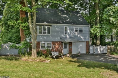 3 Woodlot Rd, Bloomingdale, NJ 07403-1546