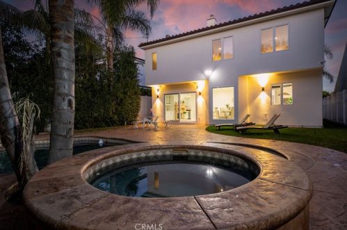 4719 Tobias Ave, Van Nuys CA  91403-2826 exterior