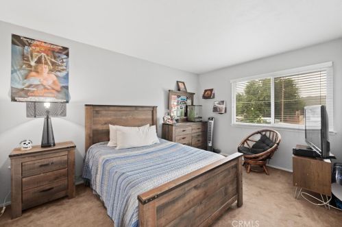 6750 Charing St, Simi Valley CA 93063-3926 exterior