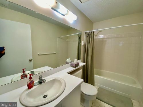 7 Chamberlin Ct, Trenton NJ  08648-2624 exterior