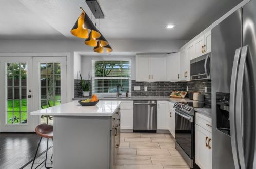 2116 Rockwood Dr, Carrollton TX 75007-5723 exterior