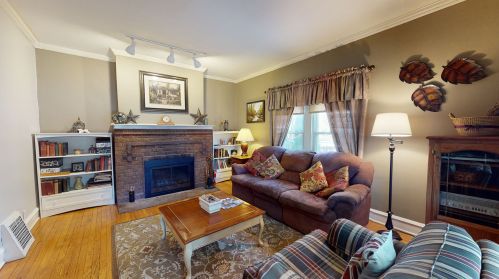 576 Washington St, Elmhurst, IL 60126-4347