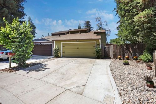341 Scenic Pl, Manteca, CA 95337-4346