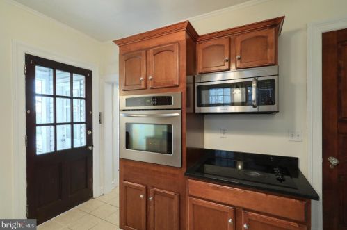 437 Carlisle St, Hanover PA 17331-2188 exterior