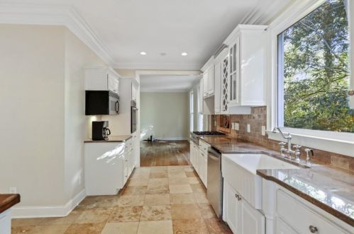 1386 Hanover West Dr, Atlanta GA  30327-1139 exterior