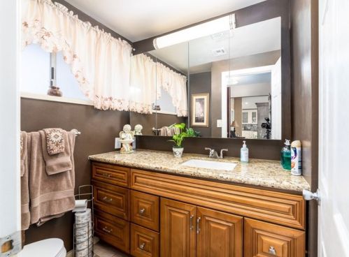 1325 Sandalwood Ave, Anaheim CA  92805-1642 exterior