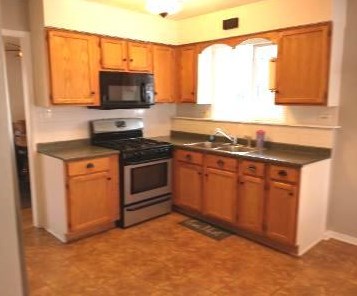 917 Grant Ave, Villa Park, IL 60181-3338