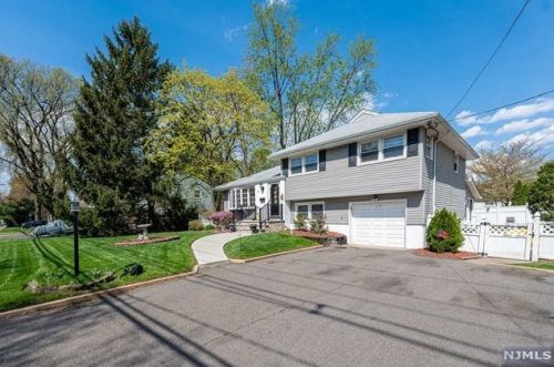 1119 River Rd, N Milford, NJ 07646-3222