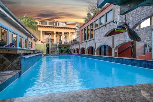 614 Pine Gully Rd, Taylor Lake Village TX  77586-1827 exterior