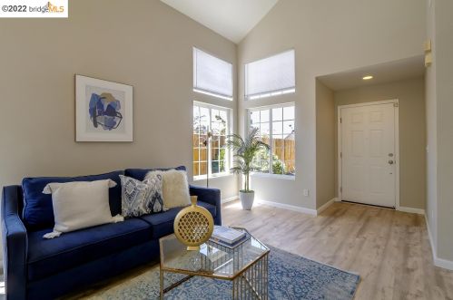 990 Cloverbrook Cir, Vacaville, CA 95687-7908