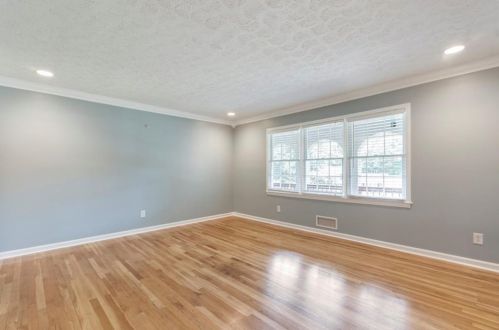 6769 Lockridge Dr, Atlanta GA  30360-1555 exterior