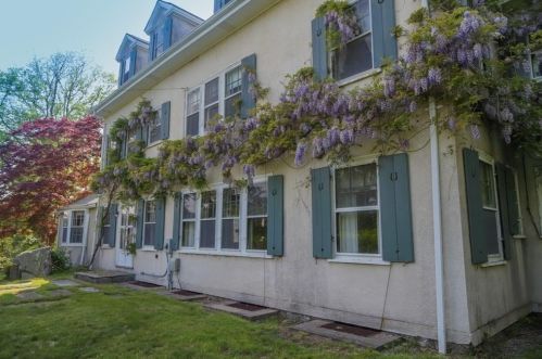 8 Ocean View Hwy, Westerly, RI 02891-5247