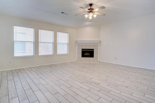 10428 Rising Knoll Ln, Fort Worth TX  76131-3976 exterior