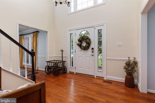 6848 Compton Heights Cir, Clifton, VA 20124-2605