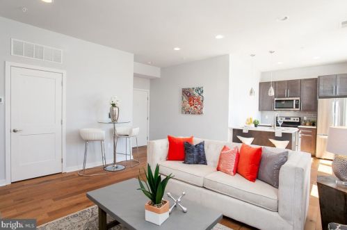 5938 Henry Ave, Philadelphia, PA 19128-5981