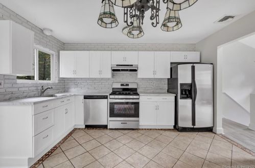 110 Winibig Trl, Huntington, CT 06484-5447