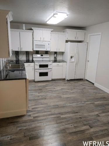 1326 Twin Oaks Dr, Taylorsville, UT 84088-9242