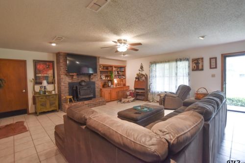 20672 Post Oak Dr, Chandler, TX 75758-8938