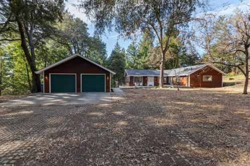 18197 Knuth Rd, Los Gatos, CA 95033-9412