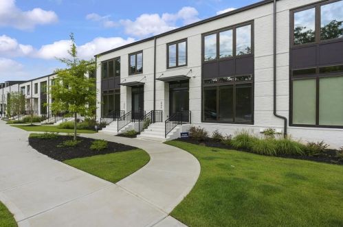 2996 Hermance Dr, Atlanta GA  30319-2735 exterior