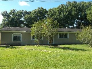 15931 Kings Pkwy, Tampa, FL 33618-1625