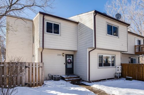 1522 Aspen Dr, Saint Paul MN  55122-1305 exterior