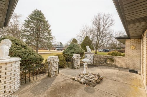 215 Essex Ln, Mokena, IL 60451-1510