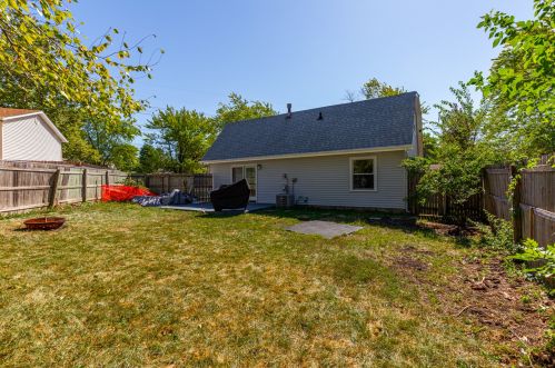 165 Gdn Dr, Lemont IL  60440-2668 exterior