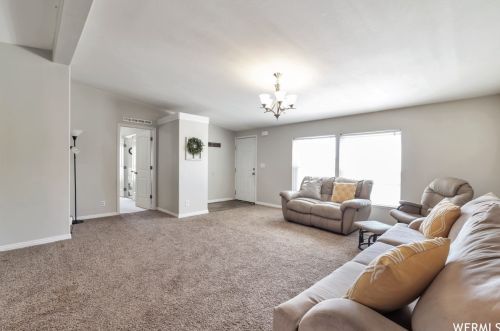 5294 4600, Hooper, UT 84315-9636