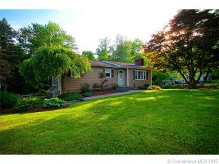 152 Vlg Rd, Huntington CT  06484-1778 exterior