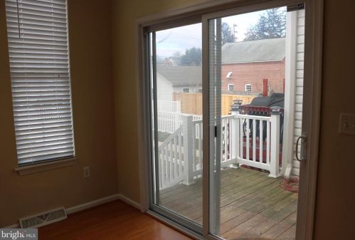 204 Walnut St, Hanover PA 17331-2534 exterior