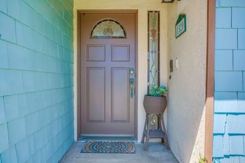 1520 Downs St, Oceanside, CA 92054-5656