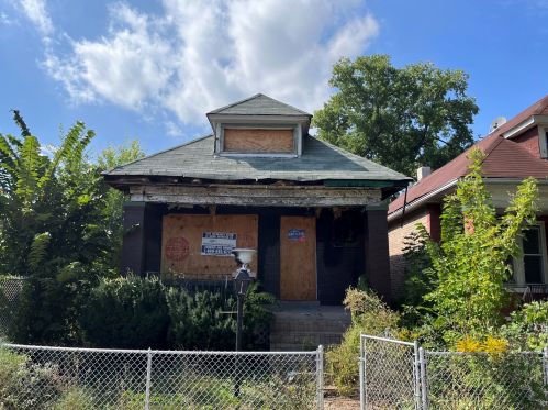 6752 Aberdeen St, Chicago, IL 60621-1210