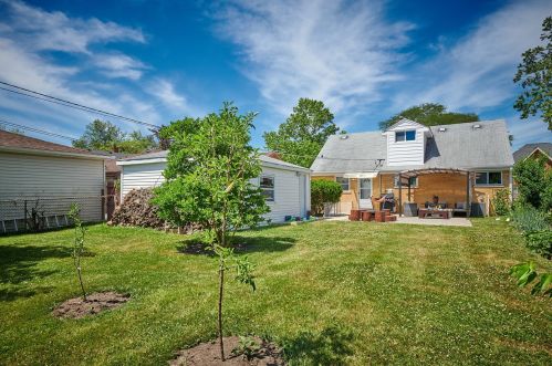7835 Octavia Ave, Niles IL  60714-2907 exterior