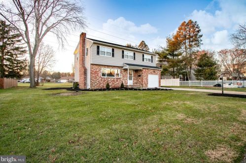 18 Village Dr, Trenton, NJ 08620-1313