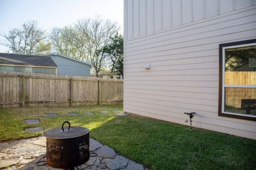 3415 Dalton St, Austin TX  78745-7408 exterior