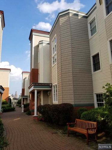 123 The Promenade, Edgewater NJ  07020-2110 exterior