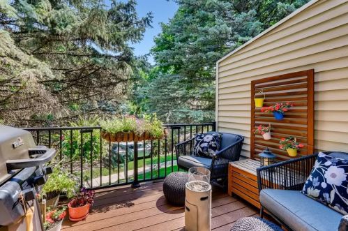 5977 Fernwood St, Saint Paul MN  55126-8463 exterior